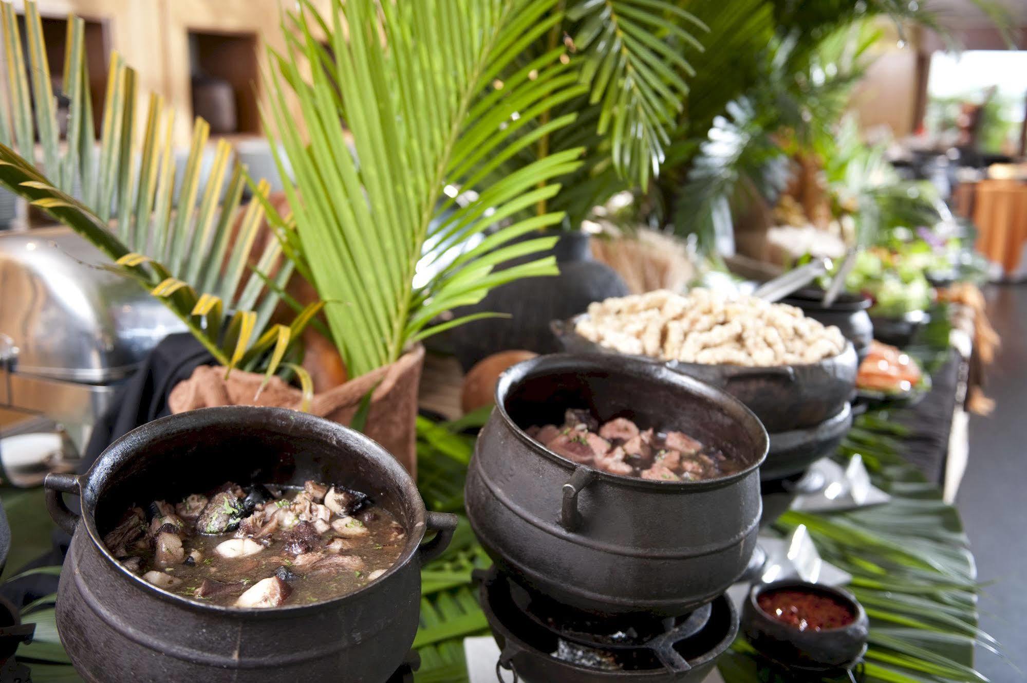 Hotel Senac Ilha Do Boi Vitoria Luaran gambar A selection of African cuisine